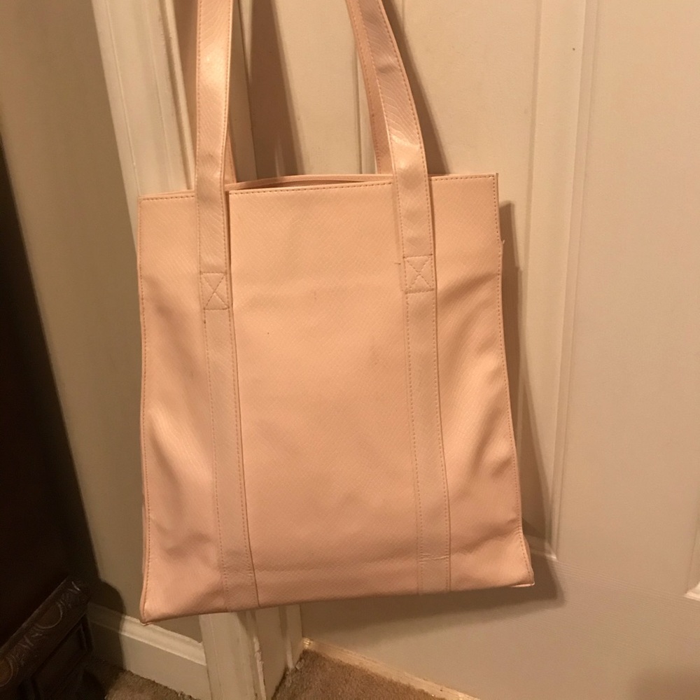 AKA Tote